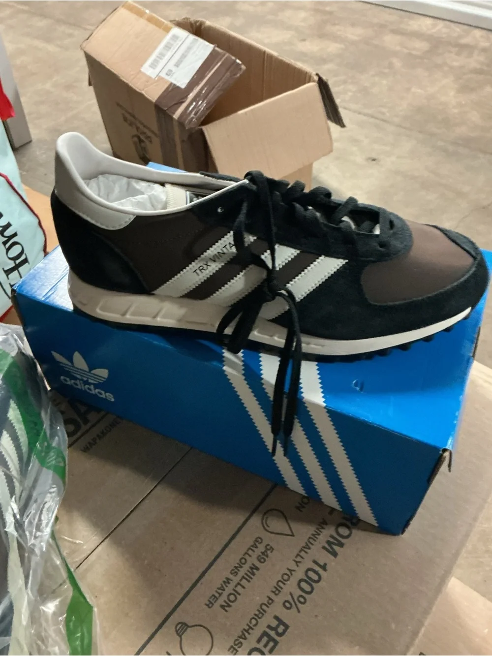 adidas TRX VINTAGE Box Label in Brown, 9.5